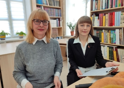 Директор Сморгонской библиотеки Афанасьева С.Н. и заведующая Дурейко З.А.