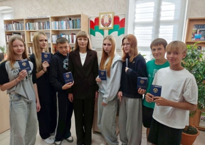 участникам бригады вручили трудовые книжки